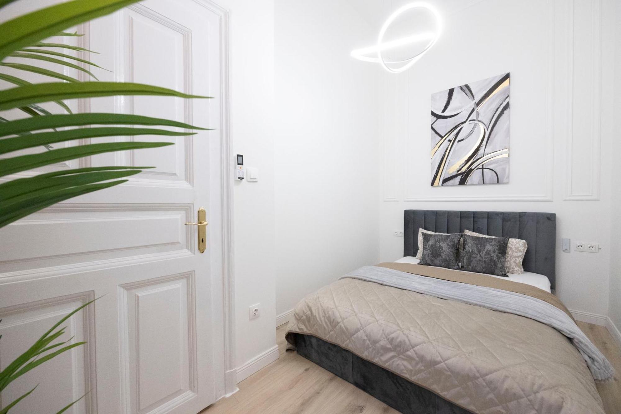 Exclusive & Prestigious Central Residence W/ Balcony Budapest Exterior foto